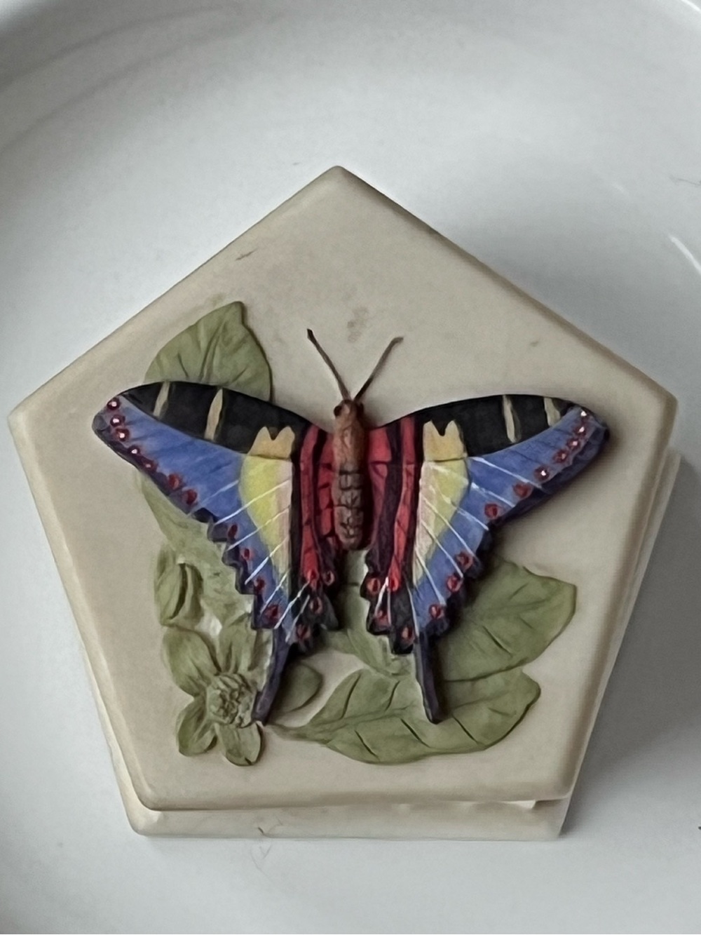 IBIS & ORCHID Ivory Ceramic Butterfly Trinket Box Memorabilia Gift Rainbow Rare